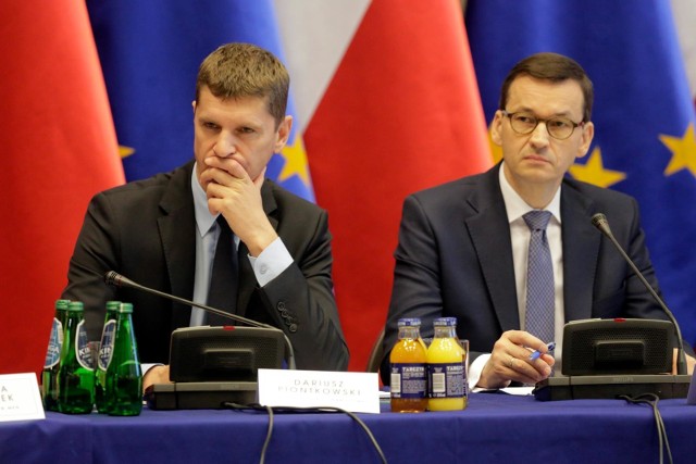 Minister edukacji Dariusz Piontkowski i premier Mateusz Morawiecki