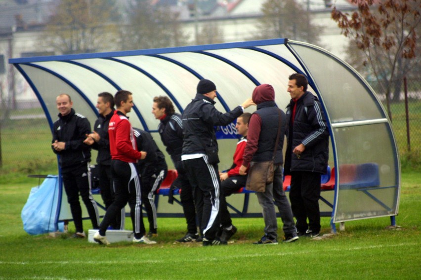 Lotnik Kryspinów - Iskra Klecza Dolna (29.10.2011 r).