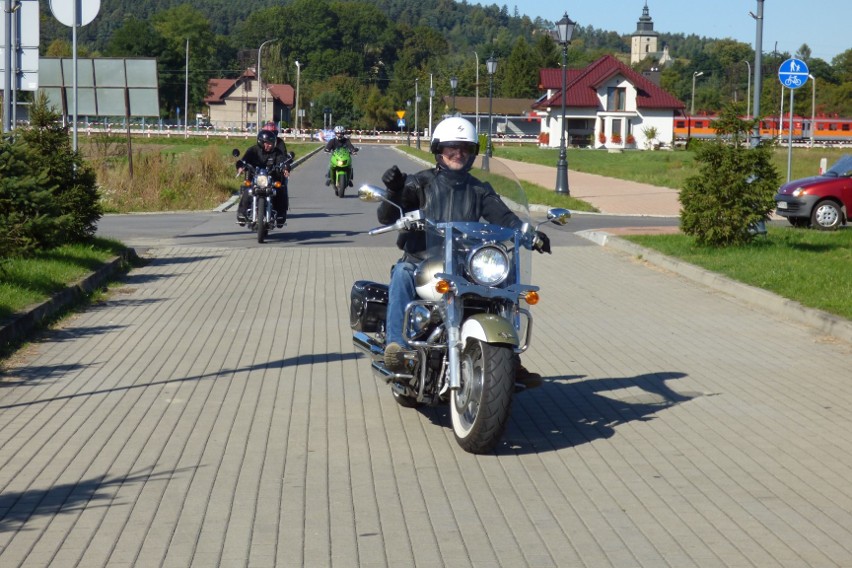 Nowy Sącz. Ponad 800 motocyklistów wzięło udział w efektownym zakończeniu sezonu [ZDJĘCIA]