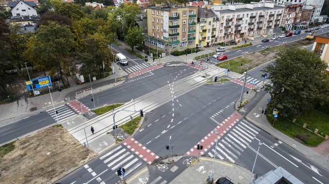 Skrzyżowanie Szosa Chełmińska/Żwirki i Wigury. Tu nie skręcimy w lewo z pierwszej z tych ulic