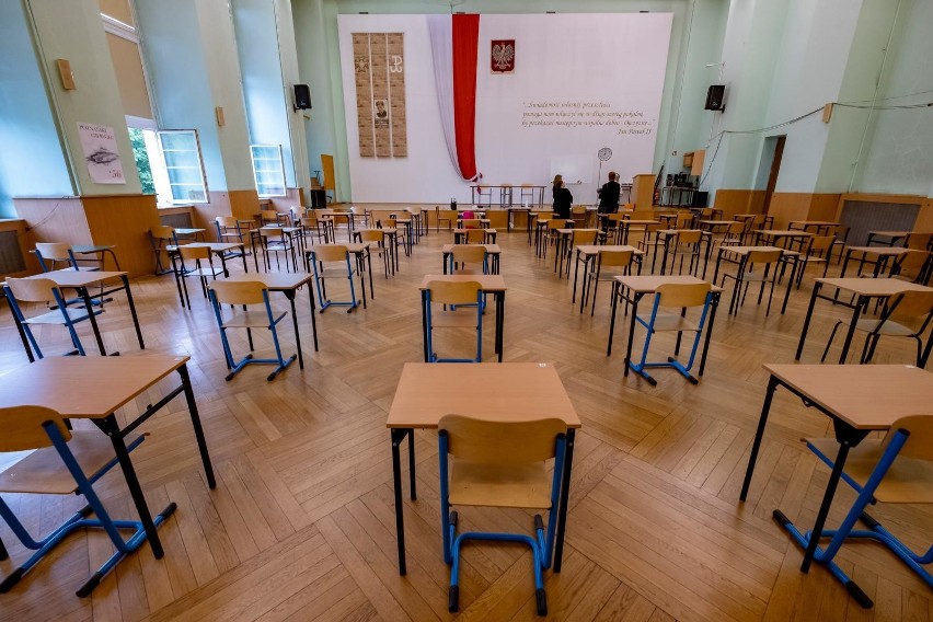 Matura 2021 odbędzie się w terminie 5-20.05.2021 r. Na...