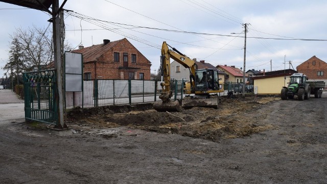 Rozpoczęły się prace związane z modernizacją i przebudową placu targowego w Skalbmierzu.