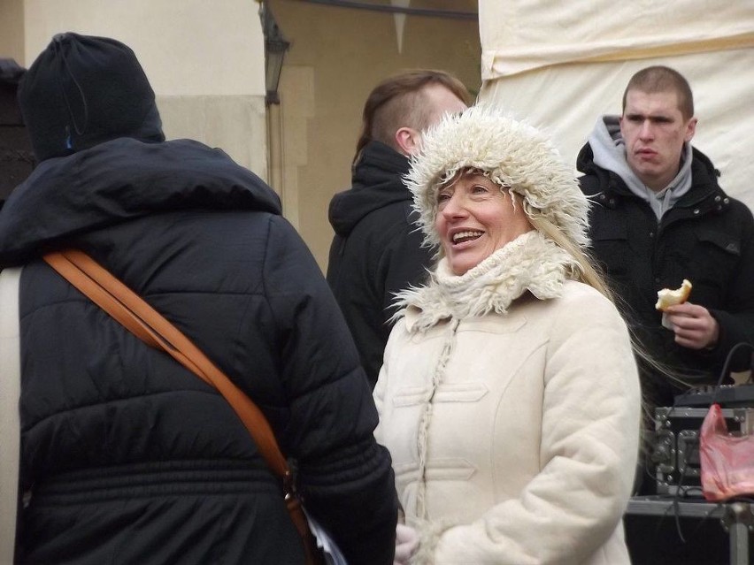 Anna Szałapak podczas konkursu szopek na Rynku