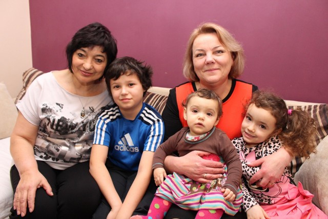 Babie: 60-letnia Janina Orłowska i 55-letnia  Marta Płonka razem z wnukami: 10-letnim Maćkiem, 4,5 letnia Anią i roczną Emilką
