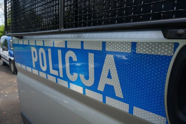 44- latek z Cieszyna powiesił się na szyldzie reklamowym. Uratowali go policjanci