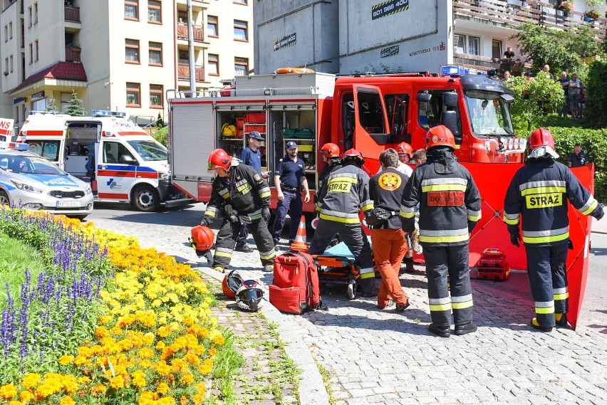 Zakopane. Wypadek skutera na rondzie. Kierowca trafił do szpitala [ZDJĘCIA]