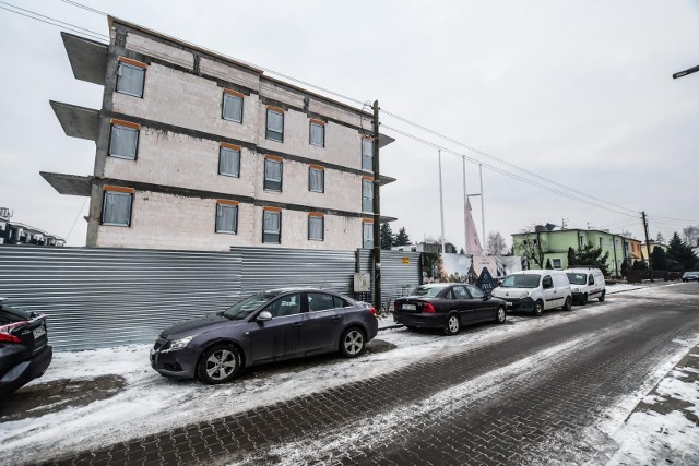 Mieszkańcy domów jednorodzinnych niechętnie witają deweloperów na osiedlu Bielice.