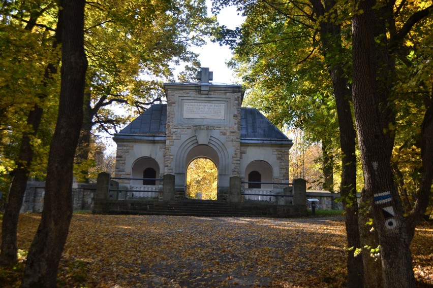 Wejście do Cmentarza wojennego nr 91 w Gorlicach