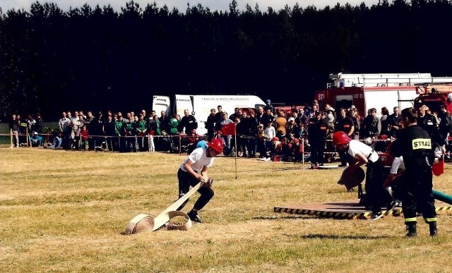 W gminnych zawodach sportowo-pożarniczych w Bażanach wzięły udział drużyny z Bażan, Bąkowa, Biadacza, Bogacicy, Borkowic, Kujakowic Dolnych i Kujakowic Górnych, Kuniowa i Łowkowic.