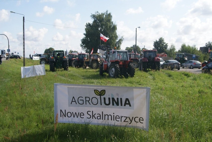 Protest rolników. Wyjechali ciągnikami na trasę Kalisz -...