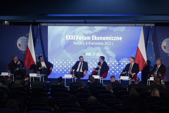 Podczas środowego panelu dyskusyjnego "Energia dla cyfrowego świata" na XXXI Forum Ekonomicznym w Karpaczu zaproszeni goście rozmawiali o przyszłości energetycznej Polski oraz ścieżkach, jakimi należy się kierować, by zapewnić stabilność i bezpieczeństwo w tym obszarze.