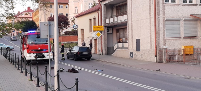 Wypadek na skrzyżowaniu ul. Cetnarskiego i Piłsudskiego w Łańcucie. Cieżko ranny motocyklista [ZDJĘCIA]