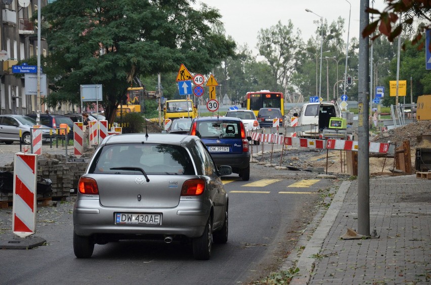 Wrocław: Zmiany na Wyszyńskiego. Jeździmy drugą stroną jezdni (ZDJĘCIA)