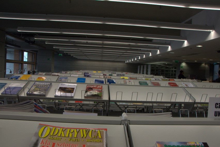 Nowa Biblioteka Uniwersytecka w końcu czynna. Ale tylko częściowo (ZDJĘCIA, FILM)