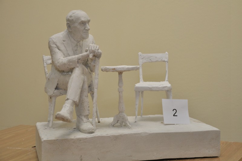 Rzeźba profesora Leszka Kołakowskiego w Radomiu. Jest osiem pomysłów 
