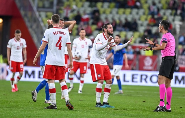 - Zawsze trzeba walczyć o miejsce w składzie. Nikt nie gra za zasługi - mówi Grzegorz Krychowiak, pomocnik reprezentacji Polski