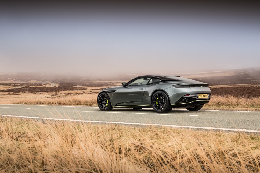 Aston Martin DB11 AMR...