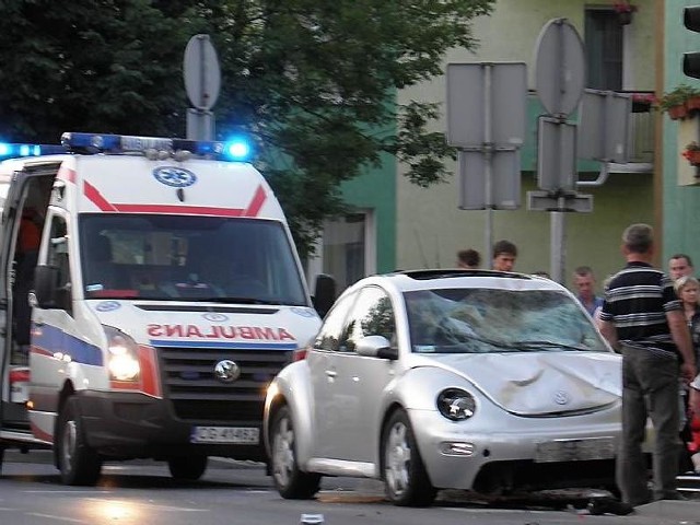 Po zderzeniu z tym volkswagenem śmierć poniósł 23-letni motocyklista.