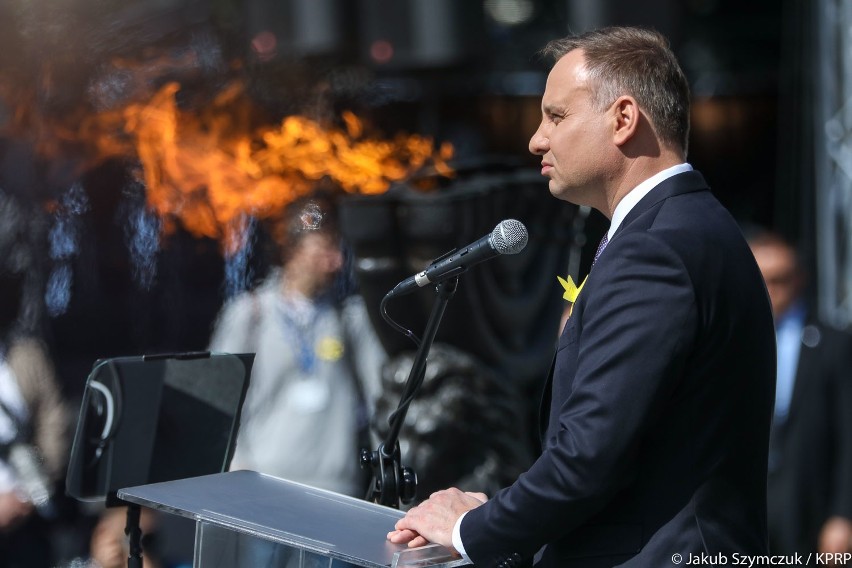 Obchody 75. rocznicy wybuchu powstania w getcie warszawskim. Prezydent Andrzej Duda: Pochylamy nisko głowę przed bohaterstwem powstańców