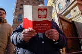 Gdańsk. Wspólne czytanie Konstytucji Rzeczypospolitej Polskiej w 25-lecie jej uchwalenia 02.04.2022