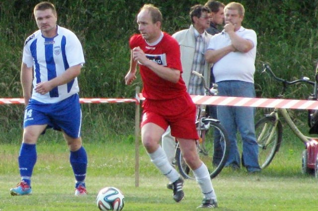 Barażowy pojedynek o awans do ligi okręgowej z czerwca tego roku pomiędzy Kaskadą Kamionka, a Borowcem Straszęcin (na czerwono), był prawdopodobnie ostatnim w historii podokręgu Dębica.