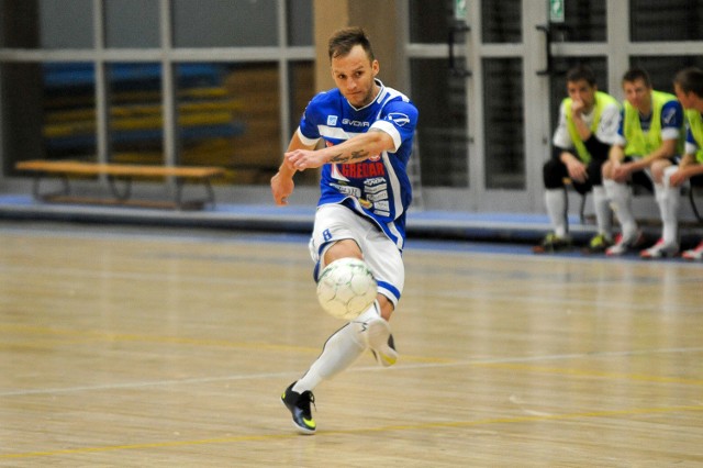 Pierwszoplanową postacią meczu był Paweł Boczarski, który zdobył dla Gredaru dwa gole i miał dwie asysty.