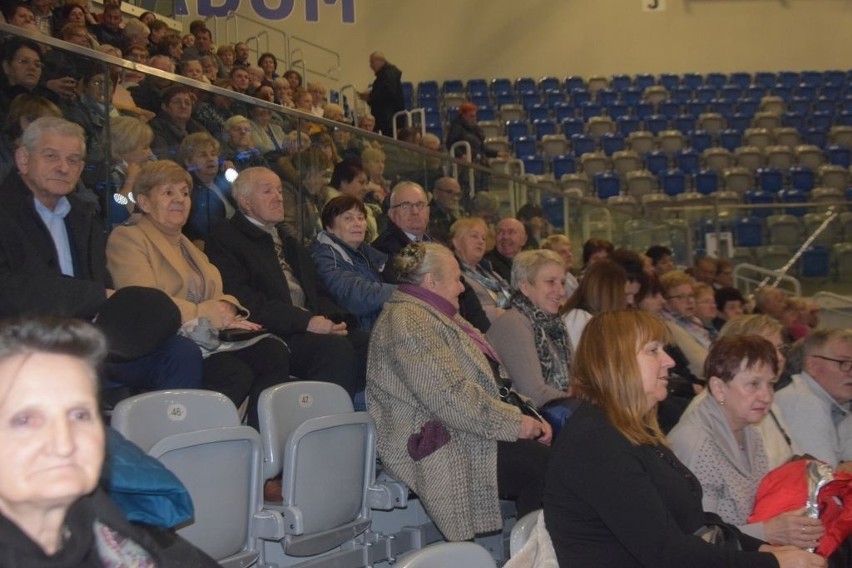 Zespół Mazowsze wystąpił w Radomiu. W Radomskim Centrum Sportu zachwycił swoim kunsztem. Tłum gości na widowni. Byłeś tam? Zobacz zdjęcia