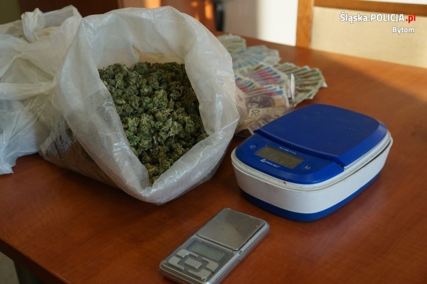 Policjanci z Bytomia zabezpieczyli narkotyki w mieszkaniu...