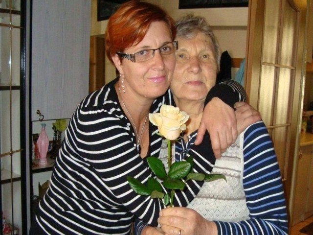 81-letnia Janina Tomaszewska ze swoją opiekunką Elżbietą Mazure