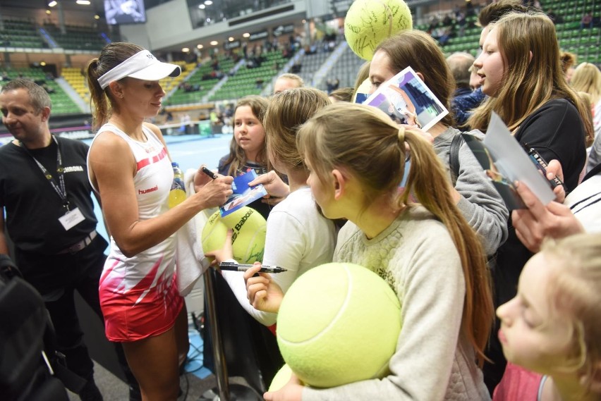 Magda Linette podczas treningu z Amerykanką Sofią Kenin,...