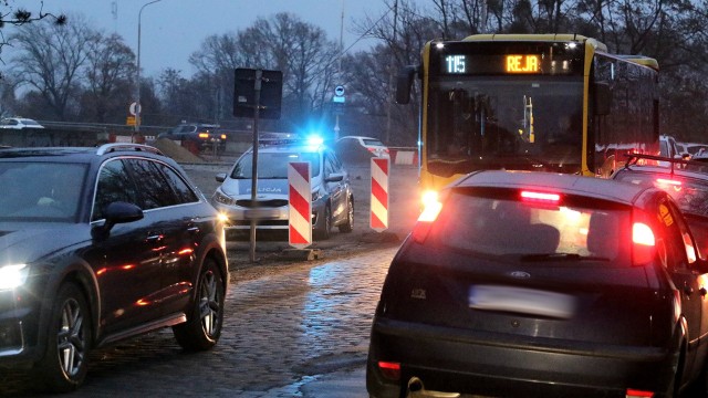 Kierowcy raportują, że ruch najbardziej zatrzymuje się na skrzyżowaniu ulic Swojczyckiej, Marco Polo i Monopolowej.