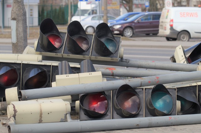 Od demontażu starych urządzeń rozpoczęła się 17 marca przebudowa sygnalizacji świetlnej na skrzyżowaniu przy ratuszu w Inowrocławiu