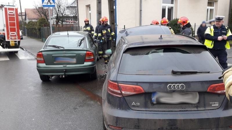 Nowy Sącz. Wypadek na ul. Paderewskiego, zderzyły się dwa samochody osobowe [ZDJĘCIA]