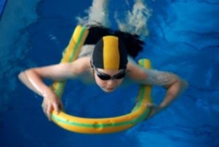Bezpieczną naukę pływania proponuje basen "Błękitna Fala&#8221; w Opolu.