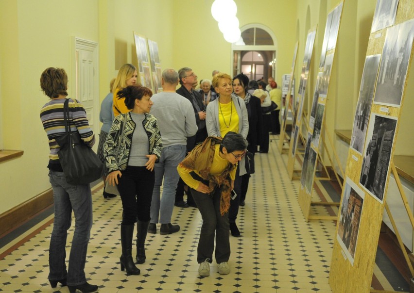 W Aleksandrowie Kujawskim otwarto wystawę „Kapliczka z lasów grabskich - perła kujawskiej ziemi” [zdjęcia]
