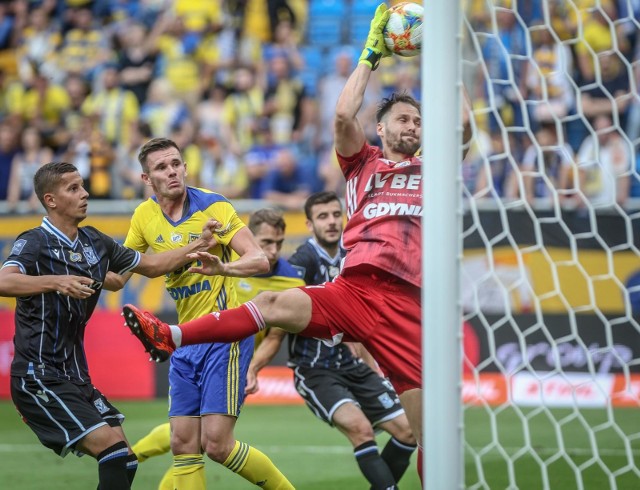 Lubomir Satka (z lewej) zadebiutował w Lechu Poznań w meczu z Arką Gdynia.