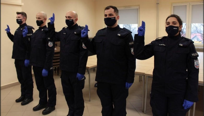 Nowi policjanci rozpoczęli służbę w Tarnobrzegu. Znasz któregoś z nich? (ZDJĘCIA)
