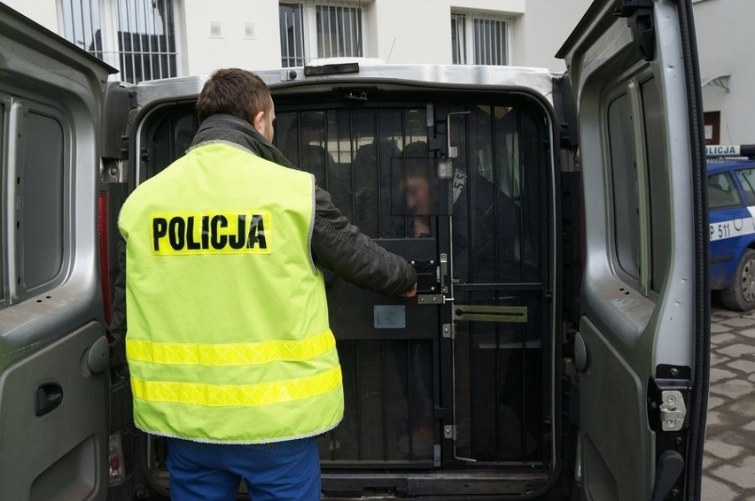 Siemianowice Śląskie: Policjanci zatrzymali bombowego "żartownisia" [ZDJĘCIA]