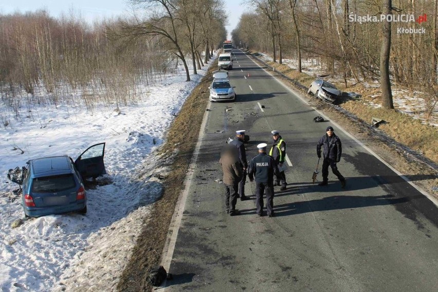 Tragiczny wypadek pod Krzepicami. Po czołowym zderzeniu...