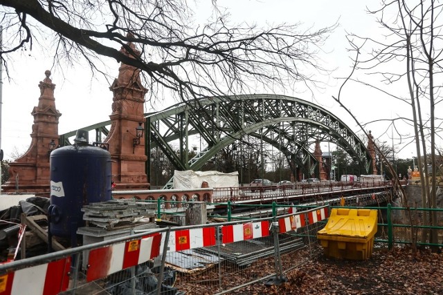 Remont mostu Zwierzynieckiego trwa, choć miał zakończyć się półtora roku temu. A to dopiero pierwszy z zapowiedzianych dwóch etapów renowacji.