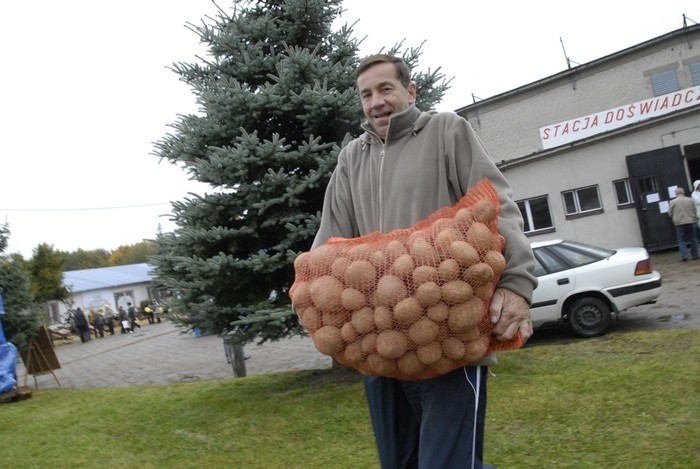 Kilka tysiecy osób z calego regionu slupskiego przyjechalo w...