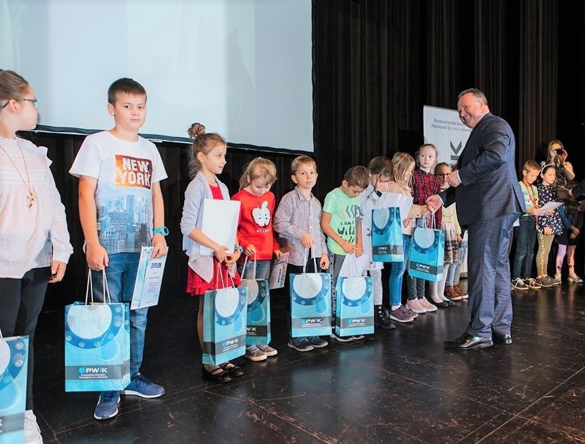 Rok promocji picia wody z kranu w Oświęcimiu. Uroczysta gala i rozstrzygnięcie konkursu na hasło rozpoczętej akcji [ZDJĘCIA]