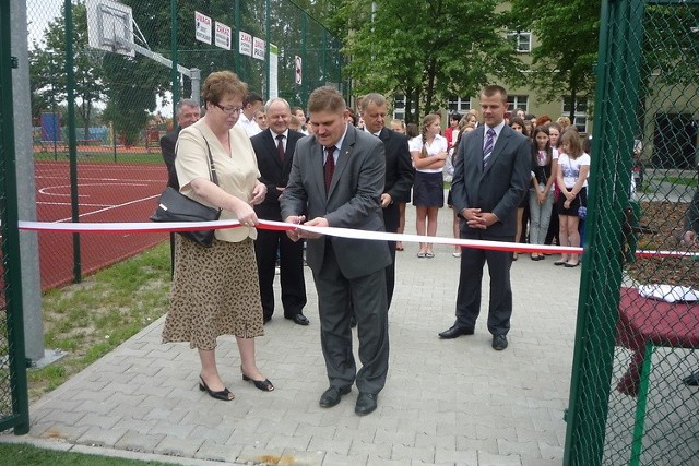 Boiska otworzył uroczyście wicemarszałek Leszek Ruszczyk, wiceprzewodnicząca Sejmiku Samorządowego Województwa Mazowieckiego Bożenna Pacholczak.