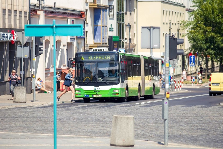 Radny podaje, że w dni powszednie na ulice wyjeżdża ok. 250...