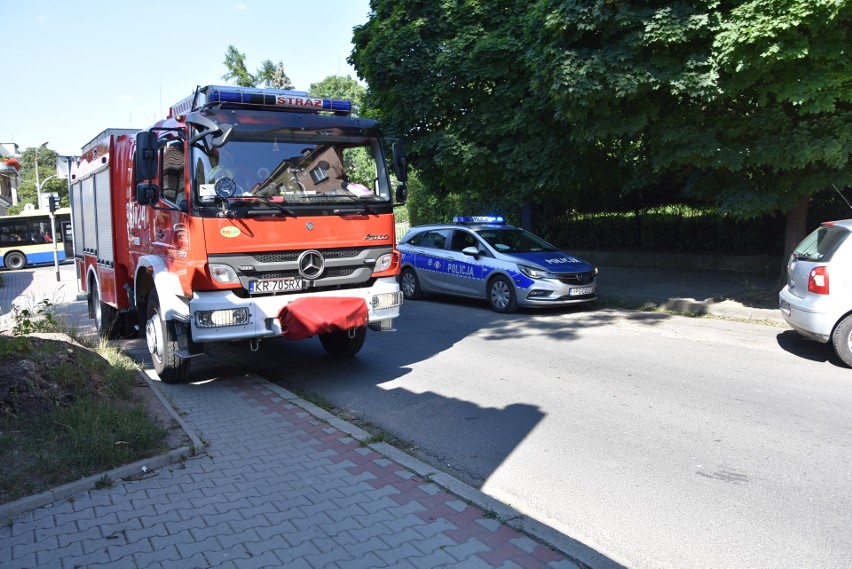 Wypadek w Tarnowie. Zderzenie opla z volkswagenem na skrzyżowaniu ul. Nowy Świat z aleją Solidarności [ZDJĘCIA]
