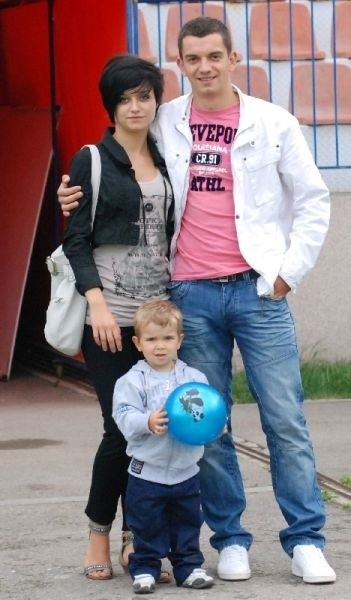 Adrian Frańczak z partnerką Kasią i synem Marcelem.