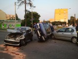 Wypadek na Łazowskiego. Zderzyły się 3 samochody, 3 osoby ranne [ZDJĘCIA+FILM]