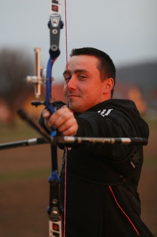 Rafał Dobrowolski w pięknym stylu zdobył złoty medal indywidualnie na Halowych Mistrzostwach Polski w łucznictwie. 