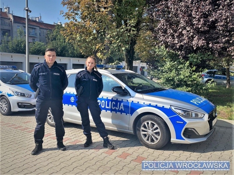 Policjanci sierż. Grzegorz Łagosz i st. post. Karolina Piela...