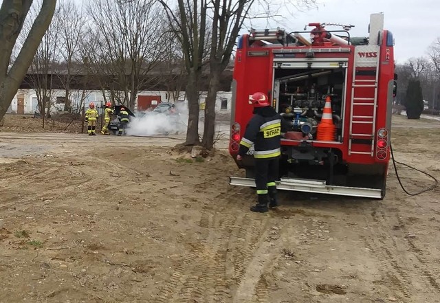 Do pożaru samochodu doszło w środę, 20 lutego, na ul. Walczaka w Gorzowie. Na miejsce wezwano straż pożarną.>>>>>Zobacz również: Morderca jeży skazany na więzienie